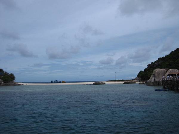 在南緣島轉搭小船去龜島周邊浮潛