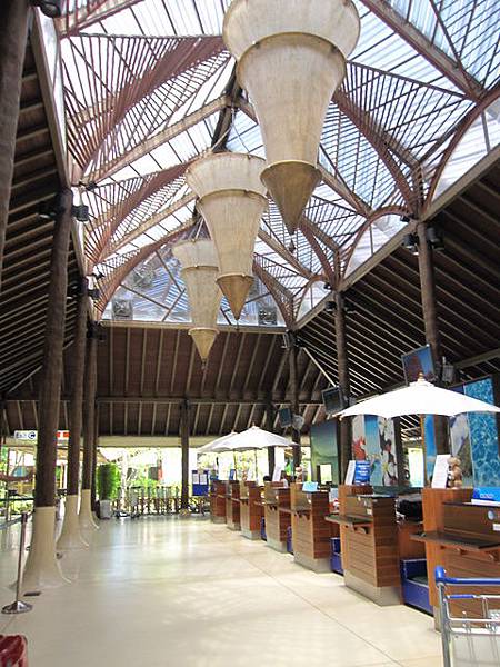 蘇美機場就是完全走一個熱帶島嶼國家的度假路線