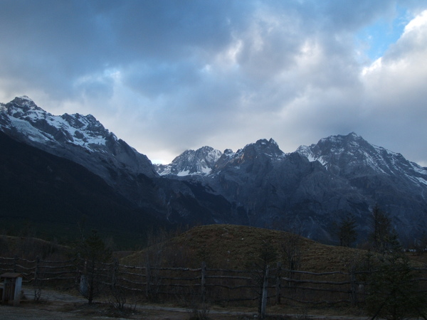 08.11.25黃昏的玉龍雪山