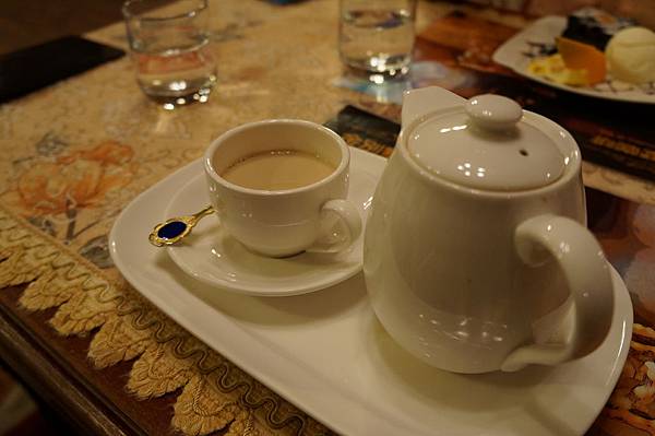 11金別墅咖啡-羅亞奶茶