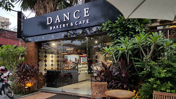 01DANCE BAKERY%26;CAFE