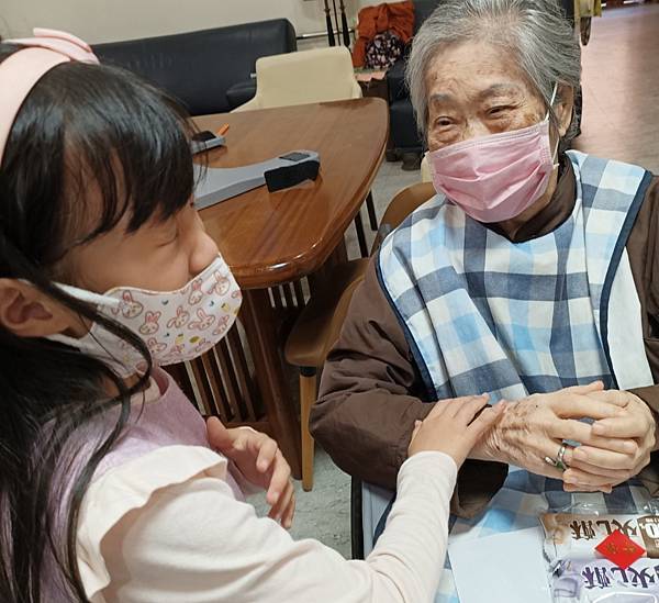 【親子活動】帶小孩去養老院關懷老人