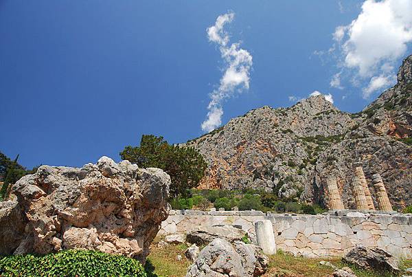 山丘斜坡的阿波羅神殿