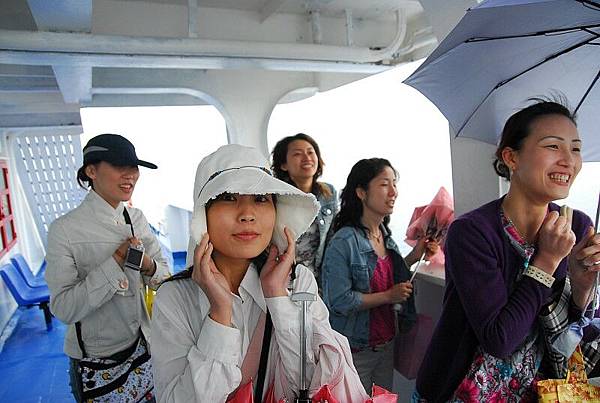 這樣不畏風雨，是為了什麼呢？