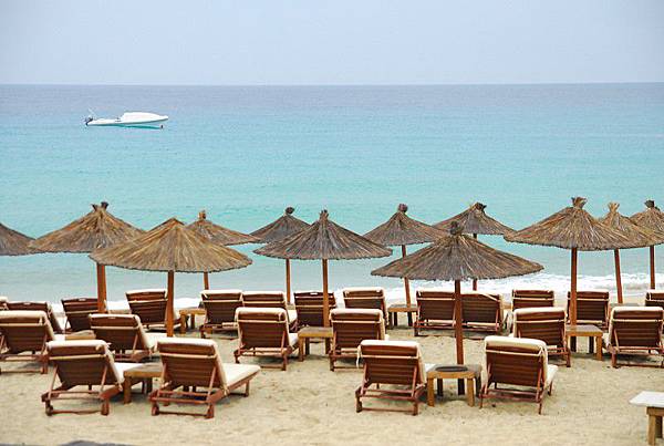 雨中的我們，只能望灘興嘆