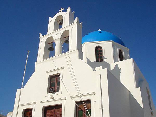 有個大廣場的藍頂教堂