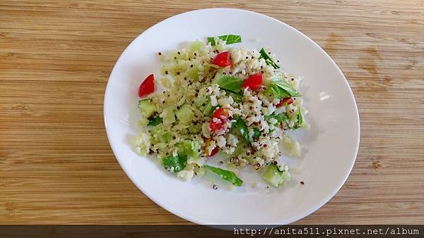 白花椰菜飯粒沙拉- - cauliflower rice salad