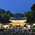 打燈下的八坂神社山門