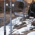 往山下的滑雪道