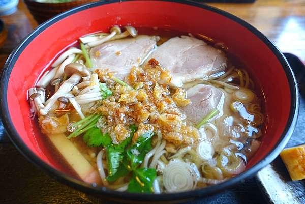 箱根美食 強羅 樸實美味的春本手打蕎麥麵 窗外可見大文字燒 小桃媽幸福部落 痞客邦