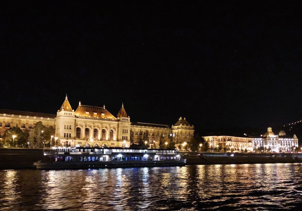 blog 借傳-budapest_181028_0131.jpg