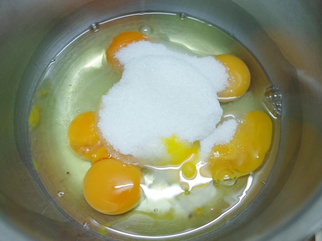 雞蛋加上砂糖