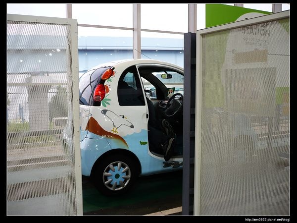自動化的車 可以搭乘，一人200日圓，車上最多坐2人