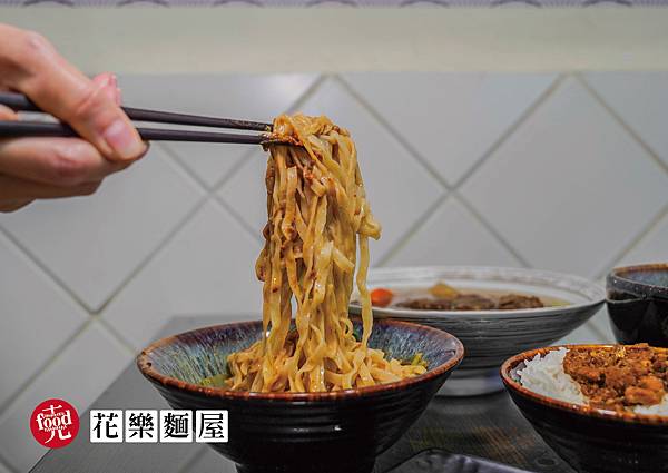 花樂麵屋｜台中太平 4.8顆星好評 川味牛肉麵｜克羅德先生