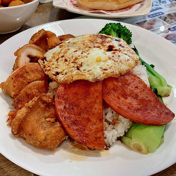 台北 中山區 港式 港飲港食茶餐廳 雞扒餐肉蛋飯.JPG