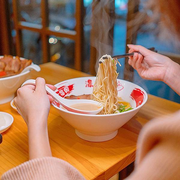 台北 松山區 濃氣屋 壽ラーメン拉麵10.JPG