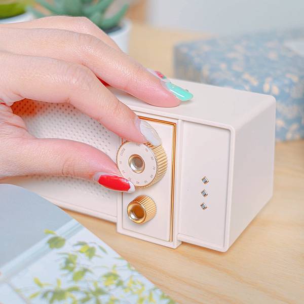 生活好物 OMIX 歐米斯 Y5 重低音復古無線藍牙喇叭 4.jpeg 生活好物 OMIX 歐米斯 Y5 重低音復古無線藍牙喇叭 4.jpeg