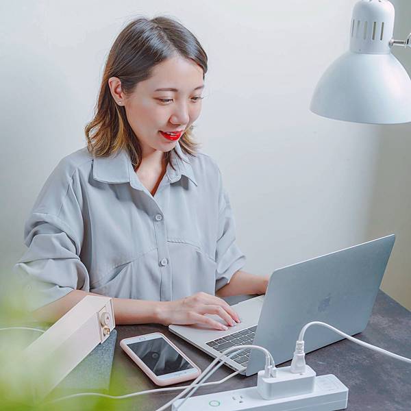 FAMMIX 菲米斯 USB-C Wi-Fi 無線網路 3 孔智慧插座 FM-WS02 3.jpeg FAMMIX 菲米斯 USB-C Wi-Fi 無線網路 3 孔智慧插座 FM-WS02 3.jpeg