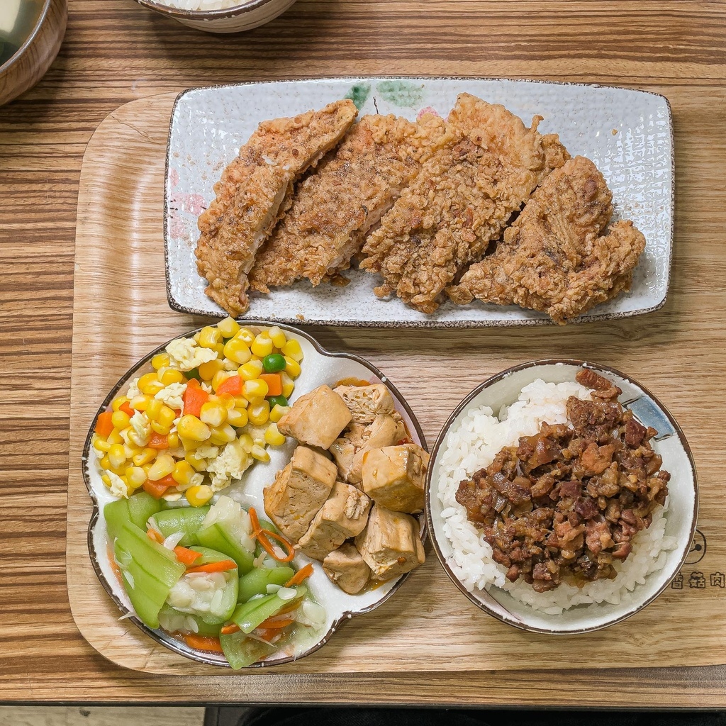 桃園 桃園區 微笑香菇肉飯 龍安街 便當 餐盒 外帶 小火鍋 5.jpg