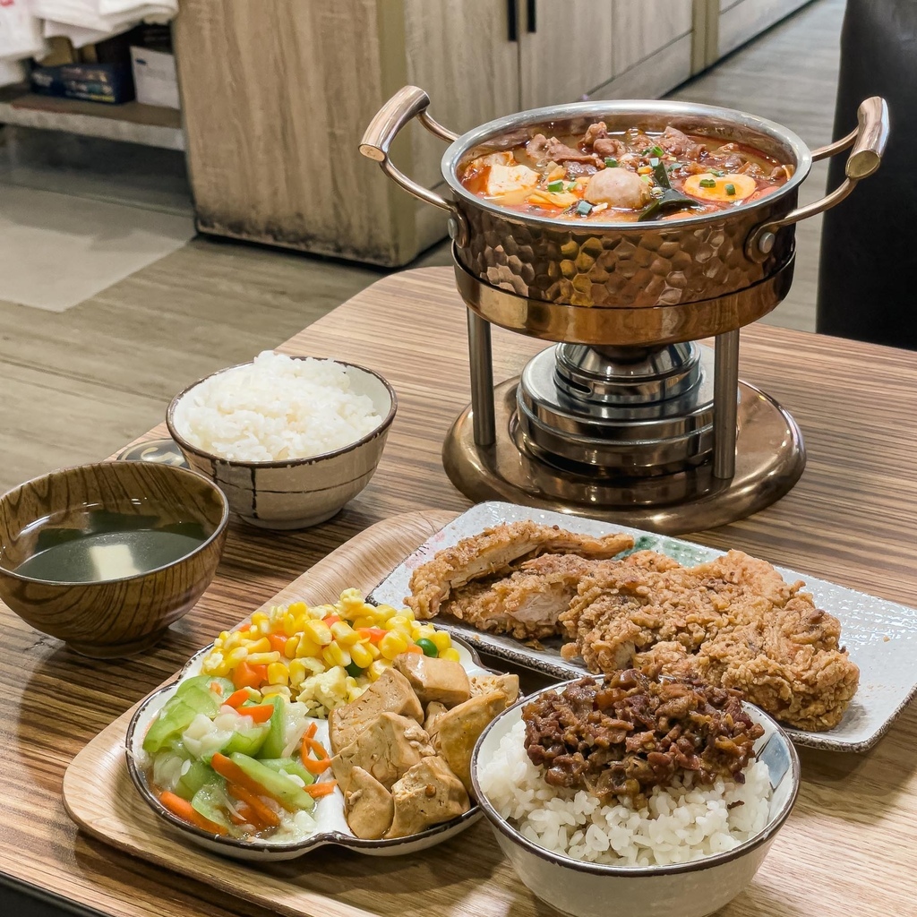 桃園 桃園區 微笑香菇肉飯 龍安街 便當 餐盒 外帶 小火鍋 11.jpg