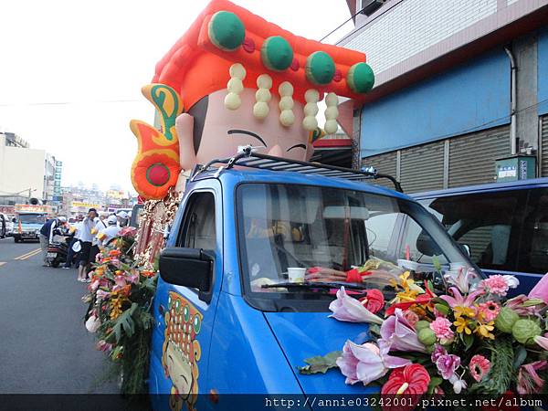 坐在車裏的媽祖