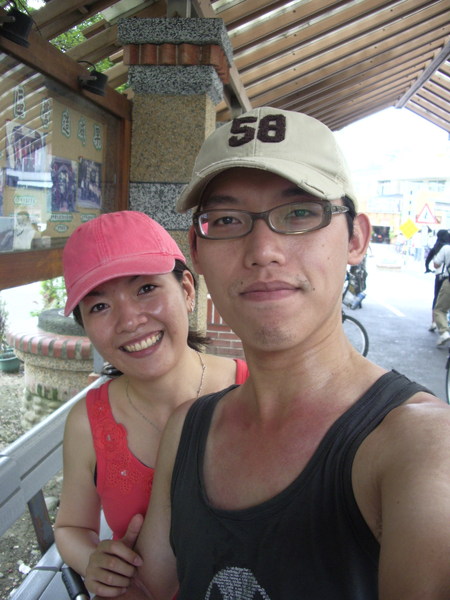 Brian had sunburned shoulders.肩膀晒傷了＾＾