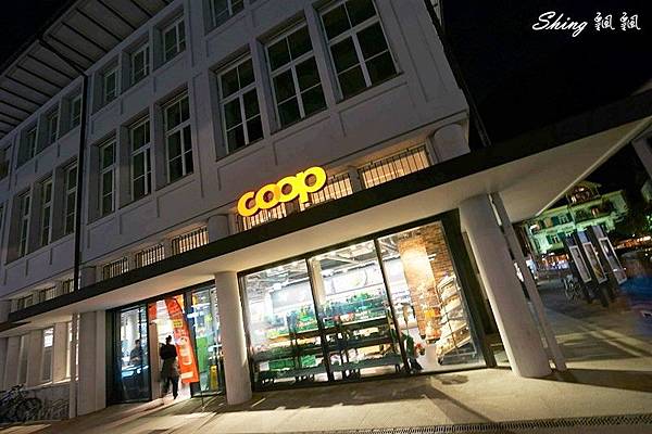 瑞士超市coop必買伴手禮及必吃瑞士巧克力05.JPG