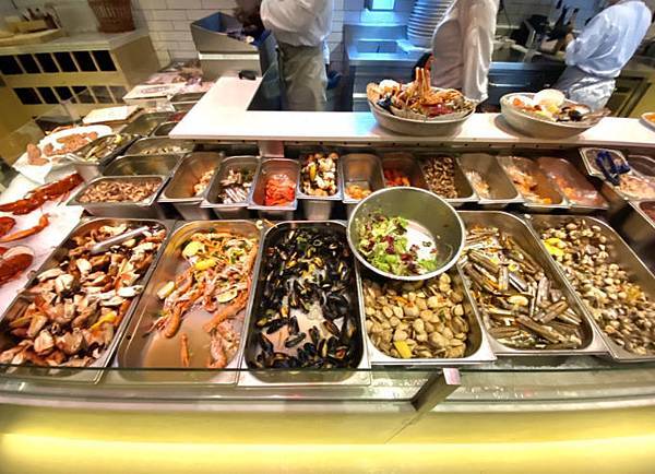 荷蘭自助行 阿姆斯特丹 美食推薦 The Seafood Bar Squi 海鮮大餐  目目愛旅行