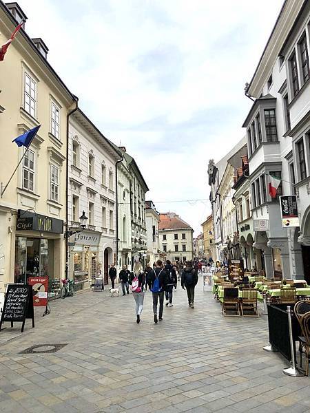 斯洛伐克 Slovakia 會跳舞的布拉提斯拉瓦 Bratislava 目目愛旅行