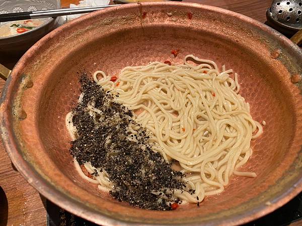 台北美食 天母SOGO美食「黑毛屋」日本A5和牛鍋物 目目愛旅行