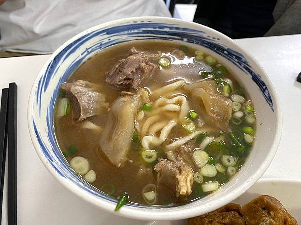 台北美食 大同區 推薦 老地方牛肉麵食館  目目愛旅行