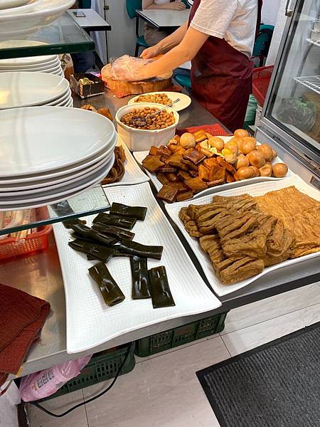 台北美食 大同區 推薦 老地方牛肉麵食館  目目愛旅行