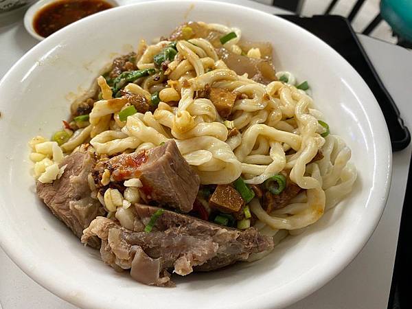 台北美食 大同區 推薦 老地方牛肉麵食館  目目愛旅行