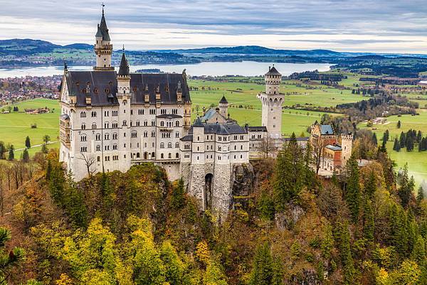 德國 真實版迪士尼新天鵝堡(Neuschwanstein Castle) 加米施小鎮 吃道地"德式風味豬腳"  ★目目愛旅行★