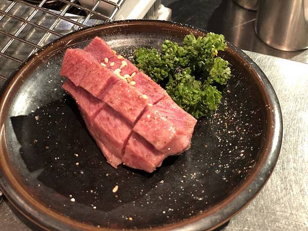 【台北美食】東區燒肉｜米其林一星【大腕燒肉】銷魂的油花讓你大口滿足不失望