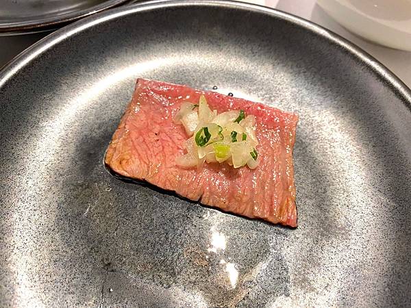 【台北美食】「樂軒松阪亭」A5和牛關西風壽喜燒+燒肉、打造京都風庭園，宛如置身日本