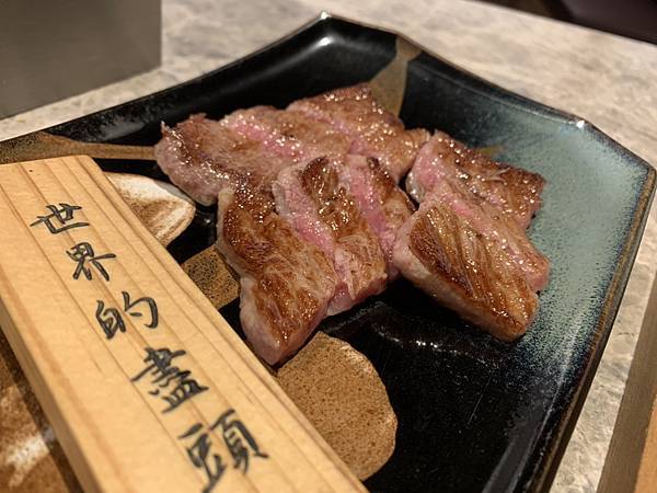 【台北美食】「樂軒松阪亭」A5和牛關西風壽喜燒+燒肉、打造京都風庭園，宛如置身日本