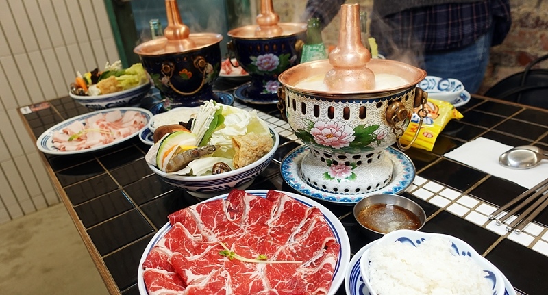 台中,芳華火鍋公司,景泰藍銅鍋,網美火鍋,紅磚牆,枝仔冰,復古文青,火鍋,網美,銅鍋,打卡,拍照,復古