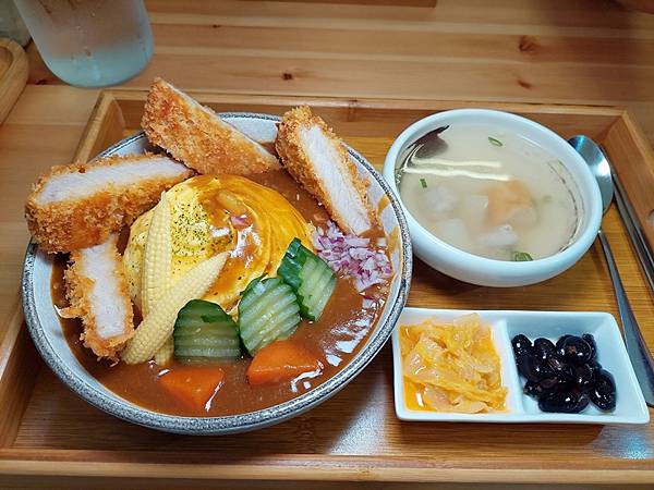 台南新營美食  鄉寓《咖哩飯·丼飯·烏龍麵》  低調的好吃咖