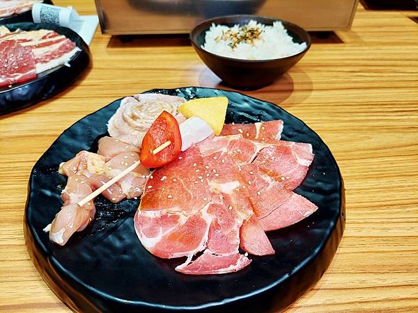 台南新營美食  花燒肉-【個人燒肉】新營店 湯品、飲料、小菜