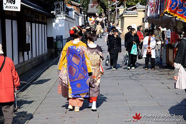 寧寧之道上的假藝妓