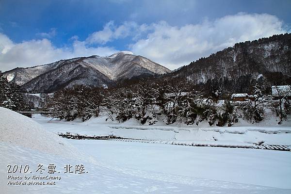 停車場這邊望像庄川