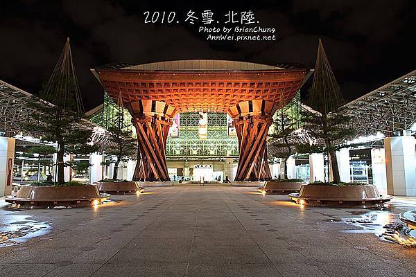 金沢駅前 鼓門