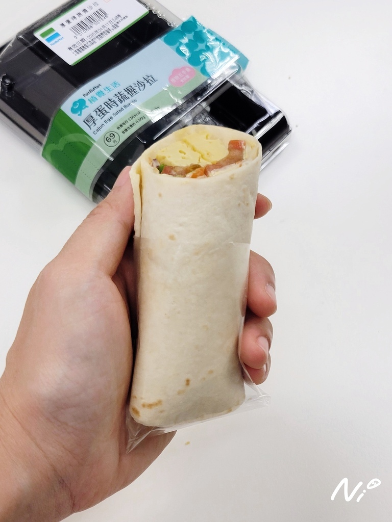 202504 全家Family Mart【植覺生活】厚蛋時蔬握沙拉