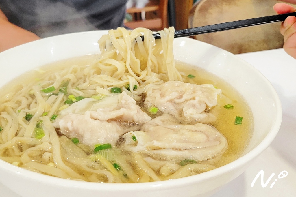 [食記。桃園中壢]坐餓多端麵飯館。干貝大餛飩意麵/香菜大餛飩
