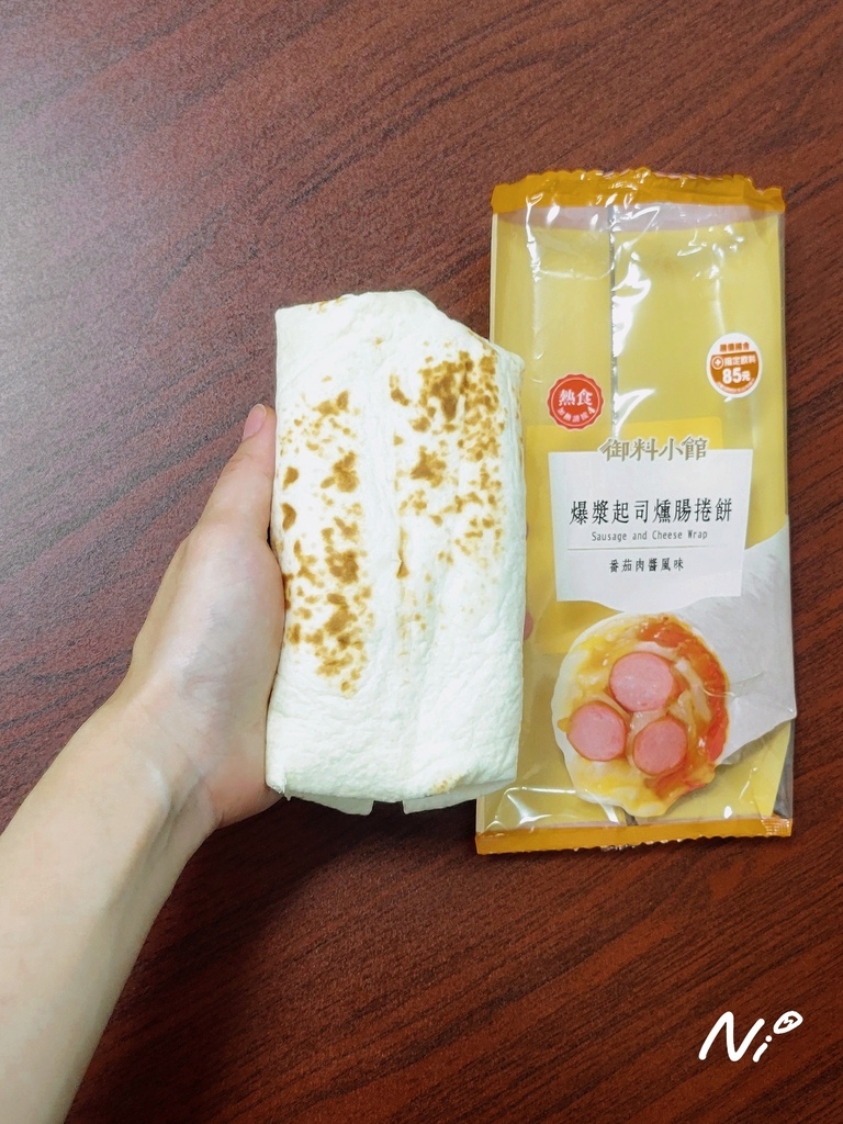 202510 7-ELEVEN 【御料小館】爆漿起司燻腸捲餅