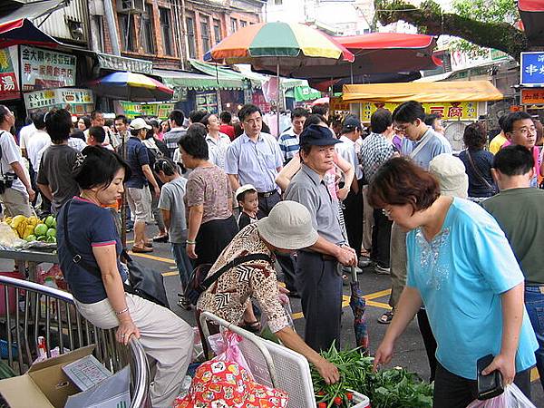 擠爆的深坑老街