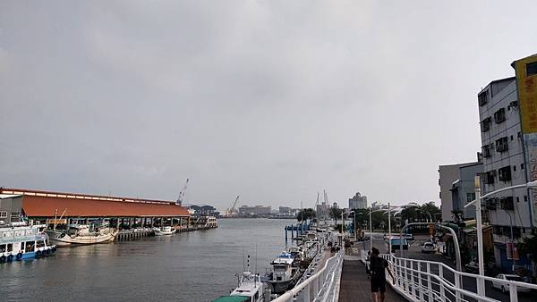 高雄一號船渠景觀橋 06.jpg