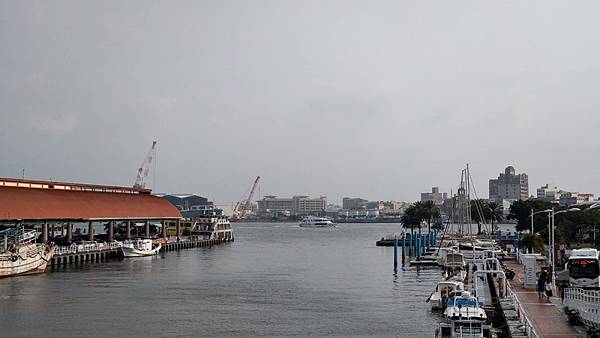 高雄一號船渠景觀橋 10.jpg