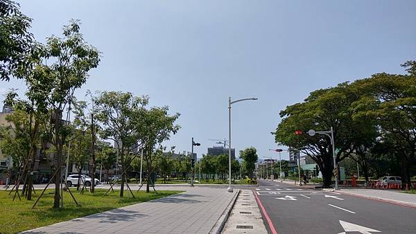 高雄鐵路綠園道（鳳山車站 - 高雄民族一路） 13.jpg